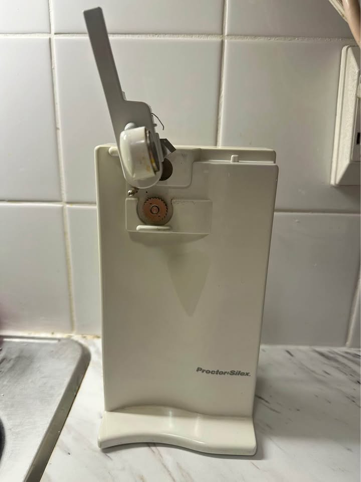 Electric Can Opener - photo 3