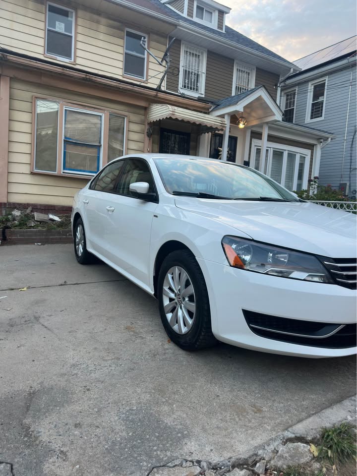 2015 Volkswagen Passat 1.8T Wolfsburg Edition Sedan 4D - photo 2