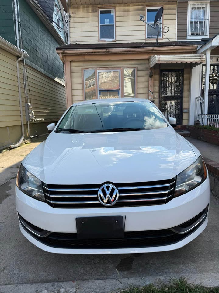 2015 Volkswagen Passat 1.8T Wolfsburg Edition Sedan 4D - photo 4
