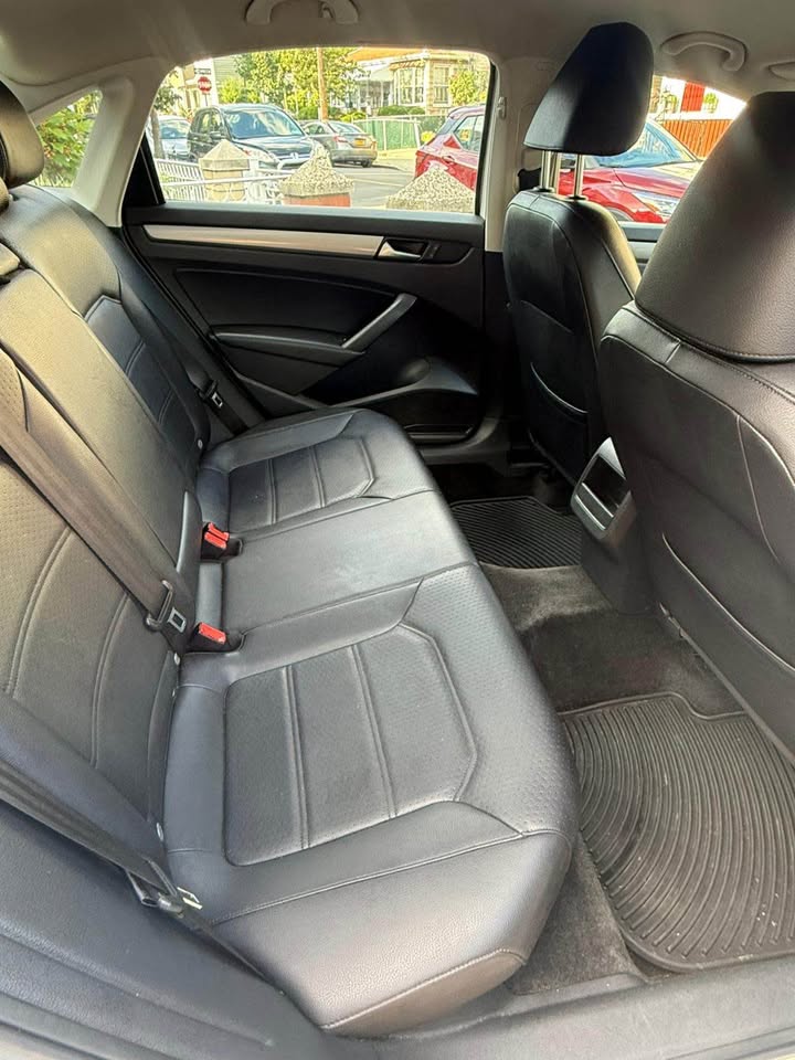 2015 Volkswagen Passat 1.8T Wolfsburg Edition Sedan 4D - photo 5