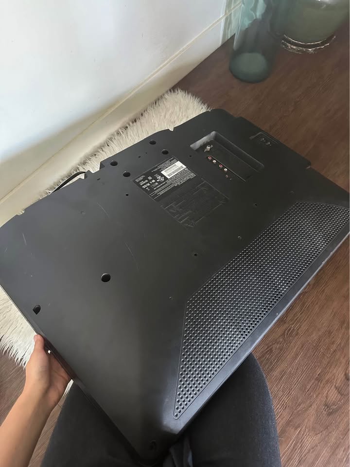Philips 32” LCD TV – Works Great! - photo 2