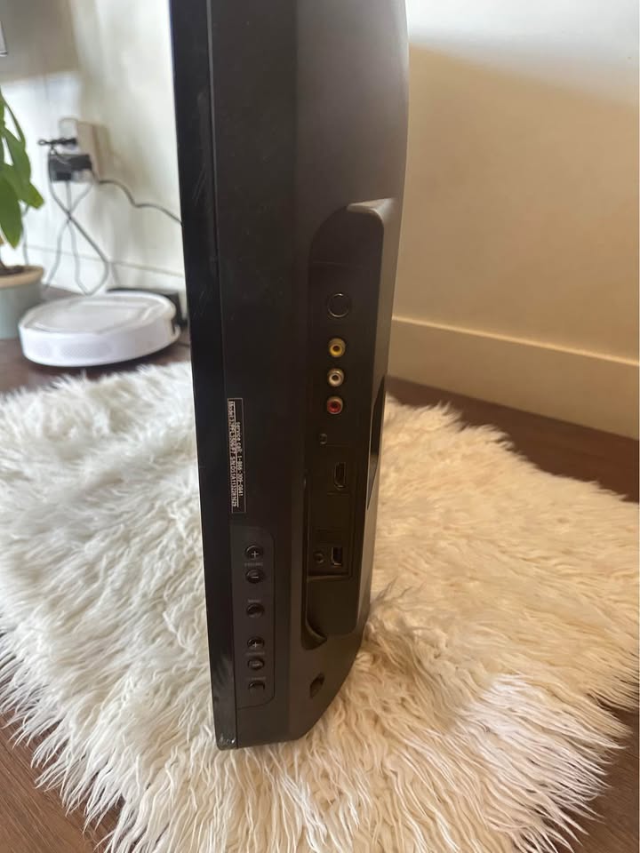 Philips 32” LCD TV – Works Great! - photo 3