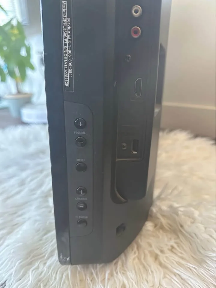 Philips 32” LCD TV – Works Great! image indicator(4)