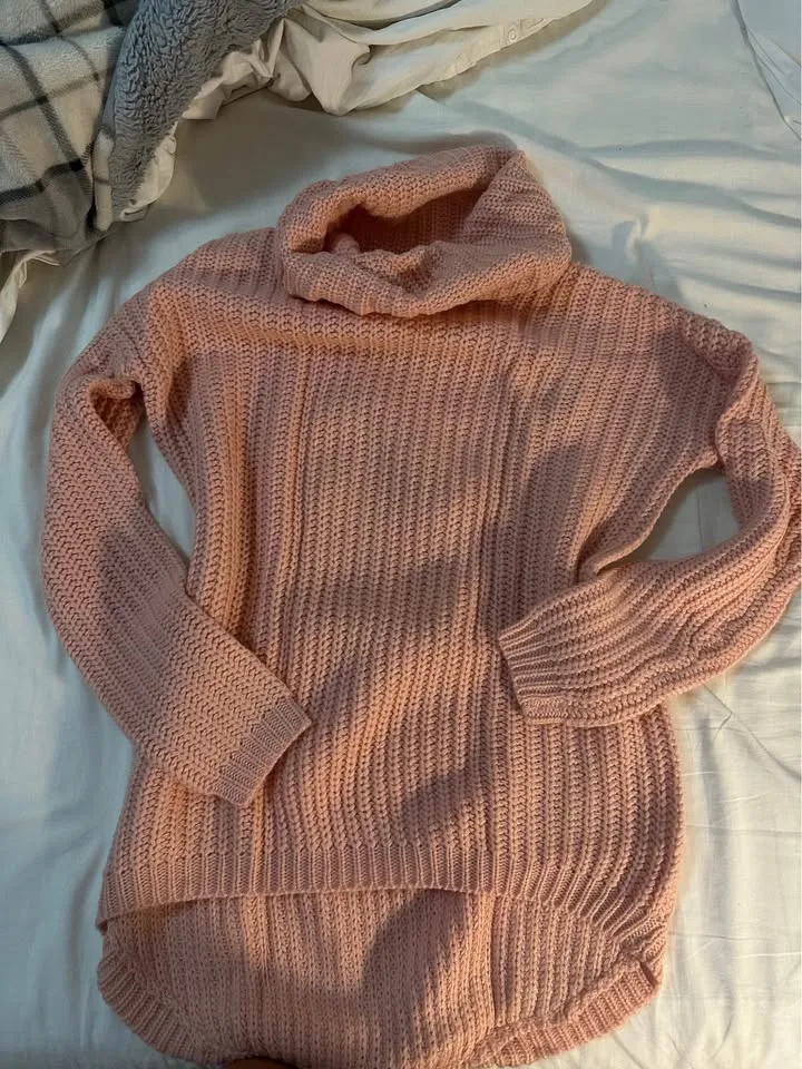 Chunky Pink Turtleneck Sweater image indicator(2)