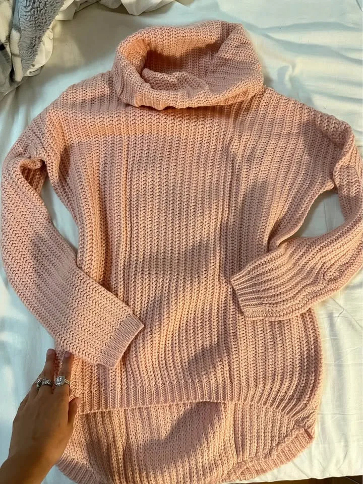 Chunky Pink Turtleneck Sweater image indicator(3)