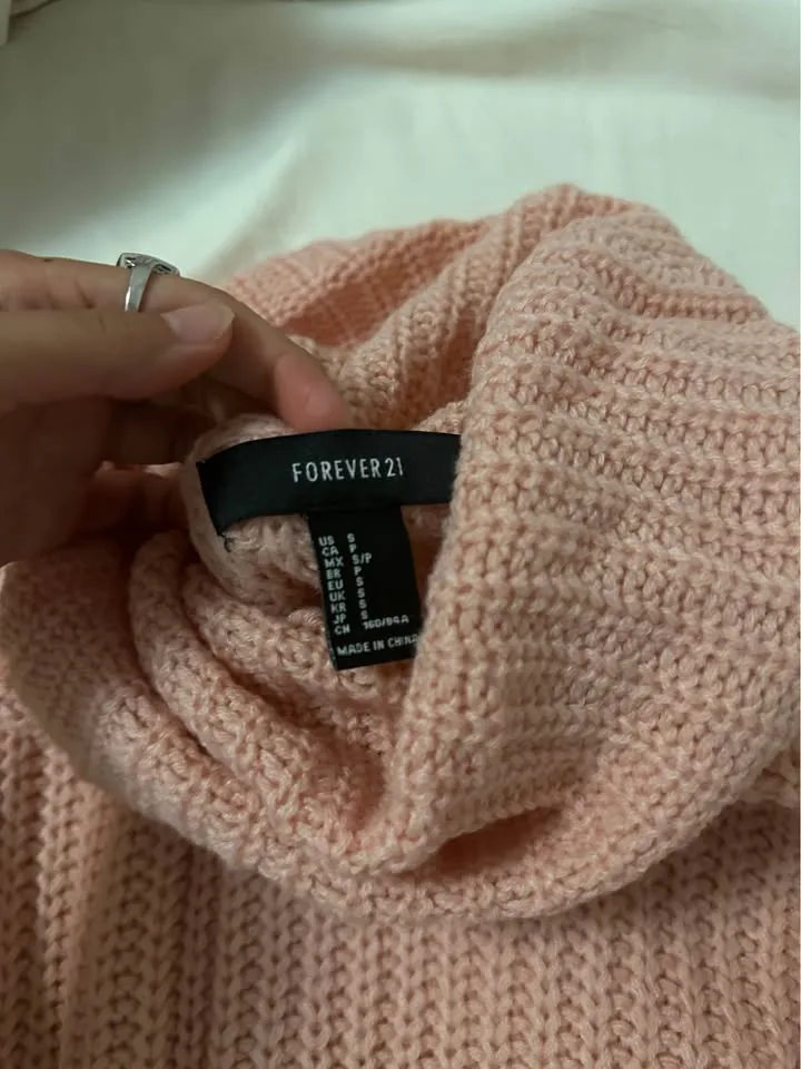 Chunky Pink Turtleneck Sweater image indicator(4)