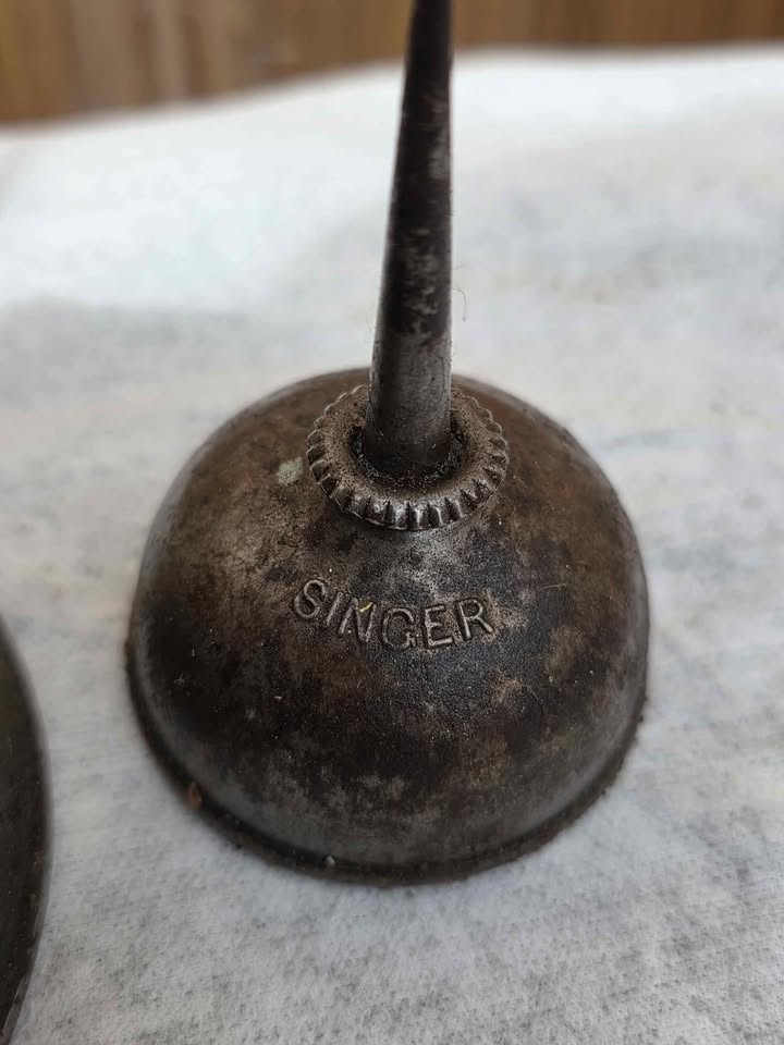 Vintage 1920s oil cans - photo 2