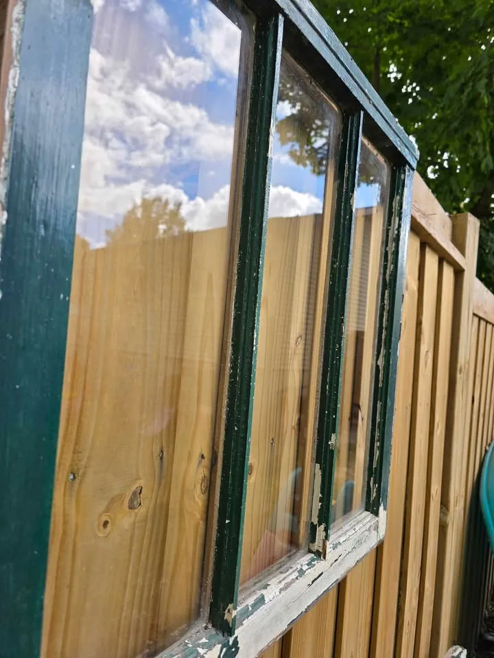 Vintage window frame w/ glass image indicator(6)