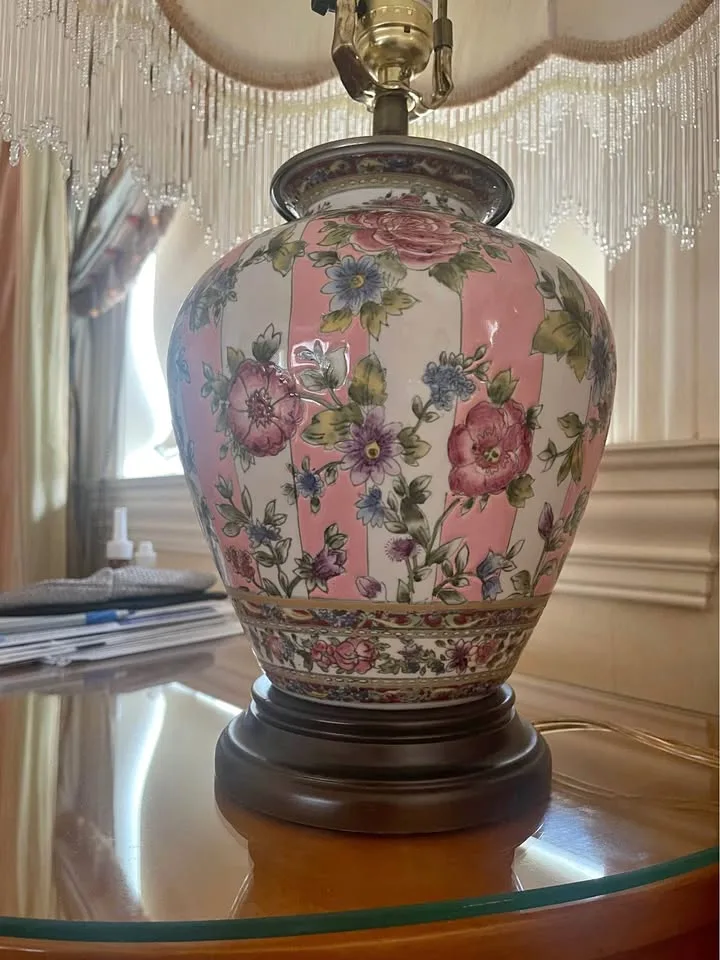 Porcelain lamp with unique shade thumbnail