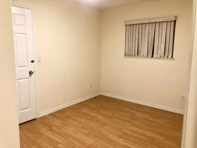 East Van Ground-level suite (Near Joyce Stn) image indicator(3)