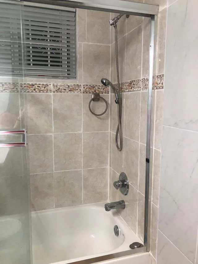 East Van Ground-level suite (Near Joyce Stn) image indicator(6)