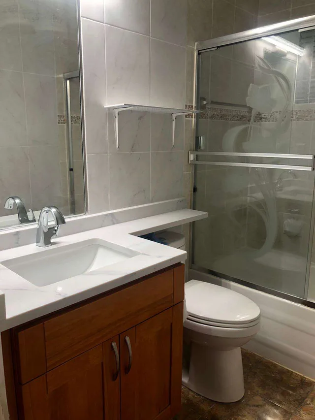 East Van Ground-level suite (Near Joyce Stn) image indicator(7)