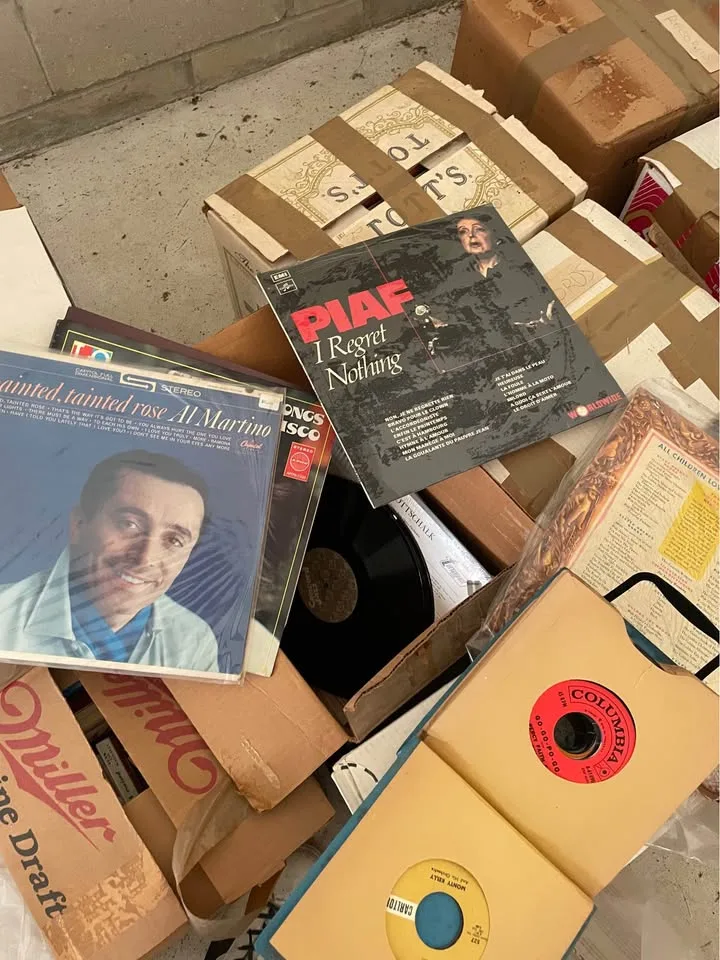 Garage sale in bulk image indicator(2)