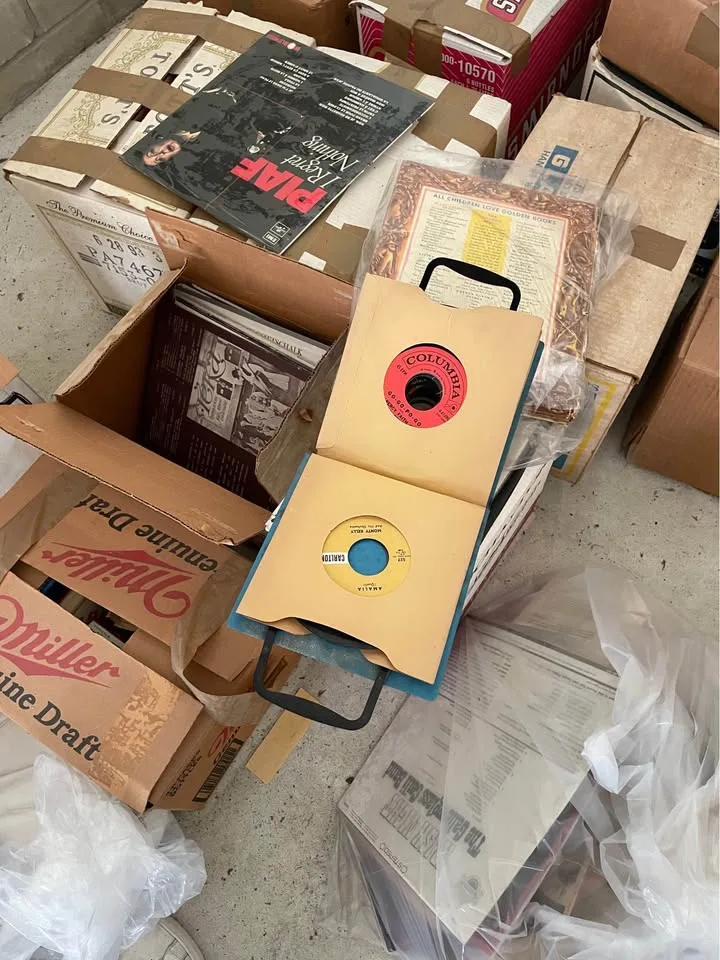 Garage sale in bulk image indicator(3)