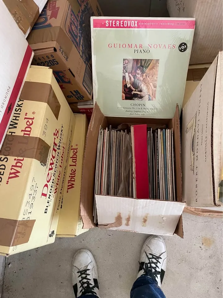 Garage sale in bulk image indicator(7)