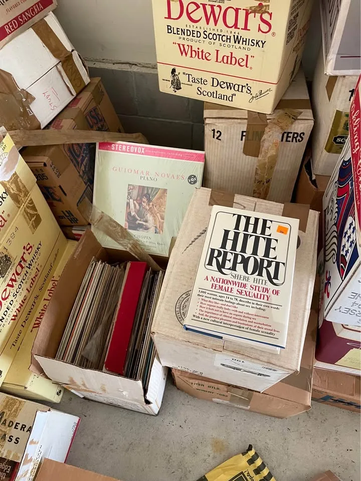 Garage sale in bulk image indicator(8)