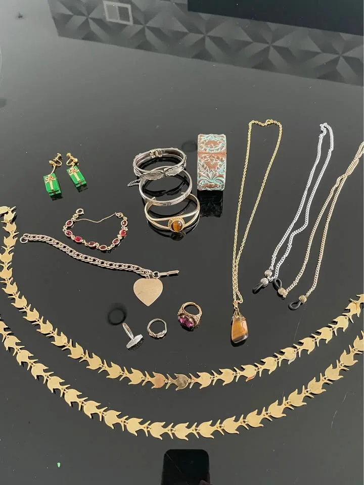 Garage sale in bulk image indicator(10)