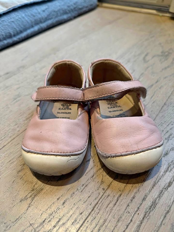 Size 6 toddler old soles pink leather Mary Janes