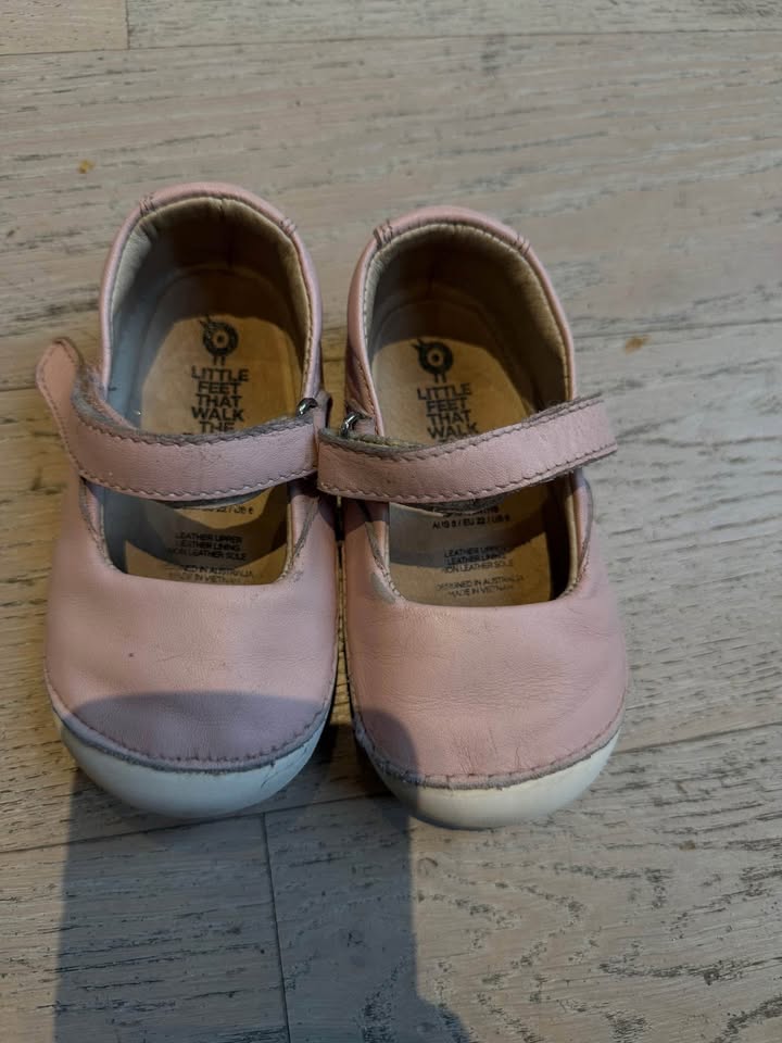 Size 6 toddler old soles pink leather Mary Janes - photo 2