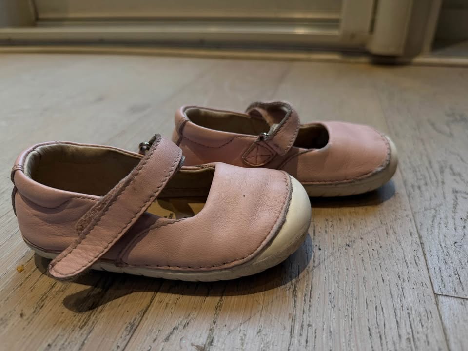 Size 6 toddler old soles pink leather Mary Janes - photo 4