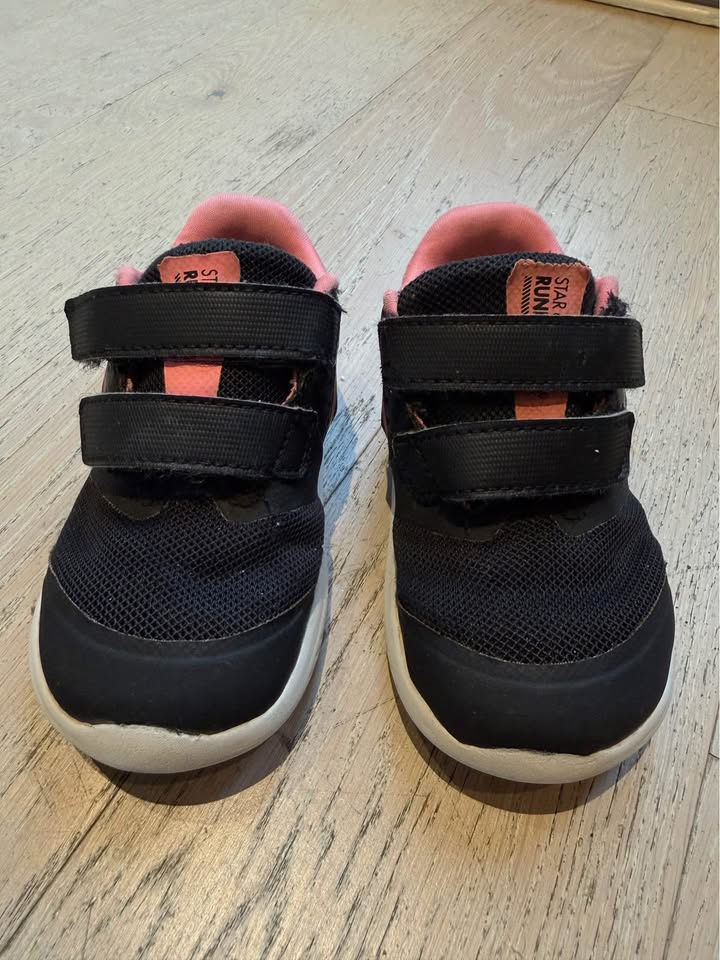 Toddler Nike Velcro running shoes size 7 - photo 2