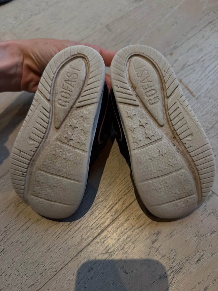 Toddler Nike Velcro running shoes size 7 - photo 5