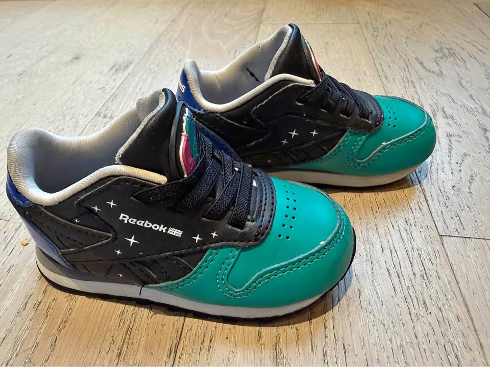 Reebok toddler sneakers size 6