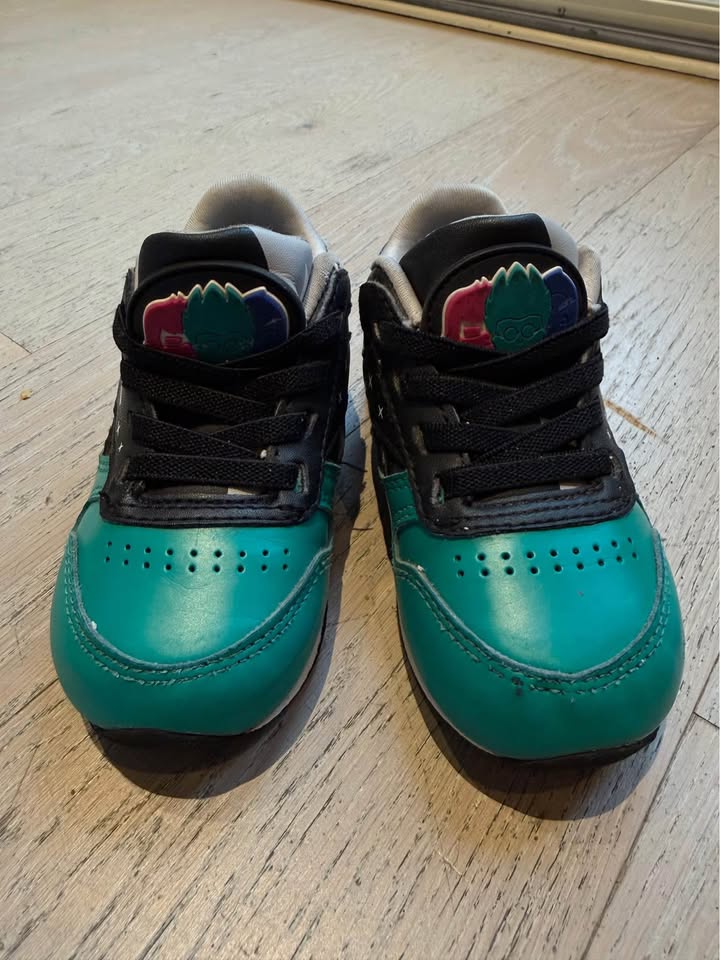 Reebok toddler sneakers size 6 - photo 2