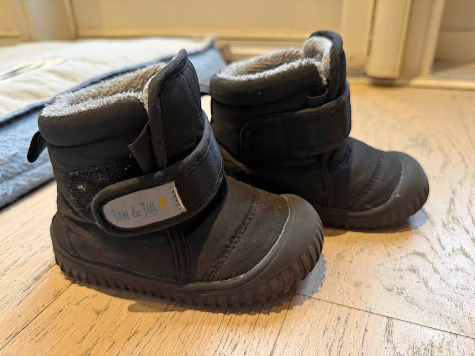 Jan and Jul insulated ankle boots size 7