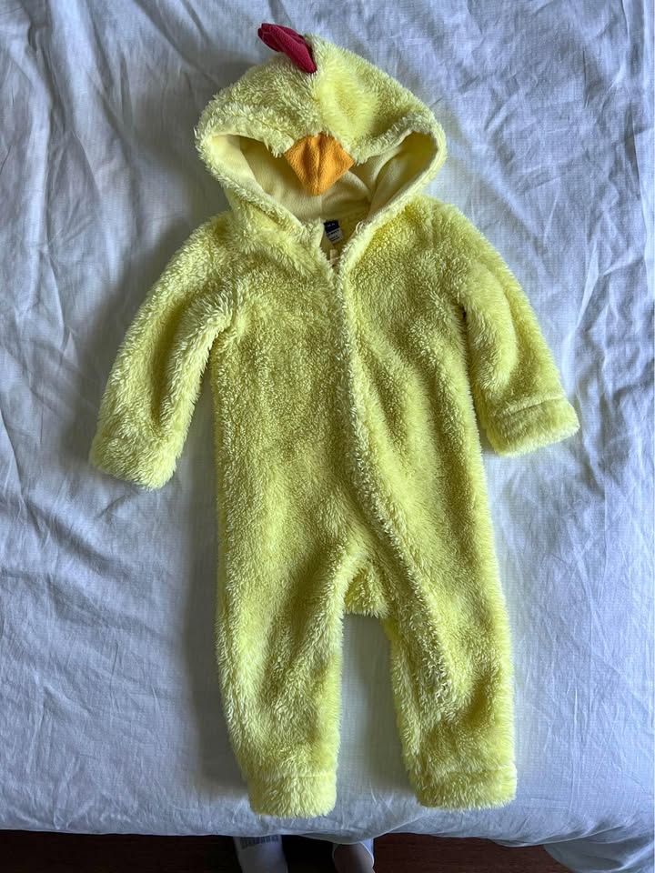 Old Navy chicken fleece suit 12-18 months