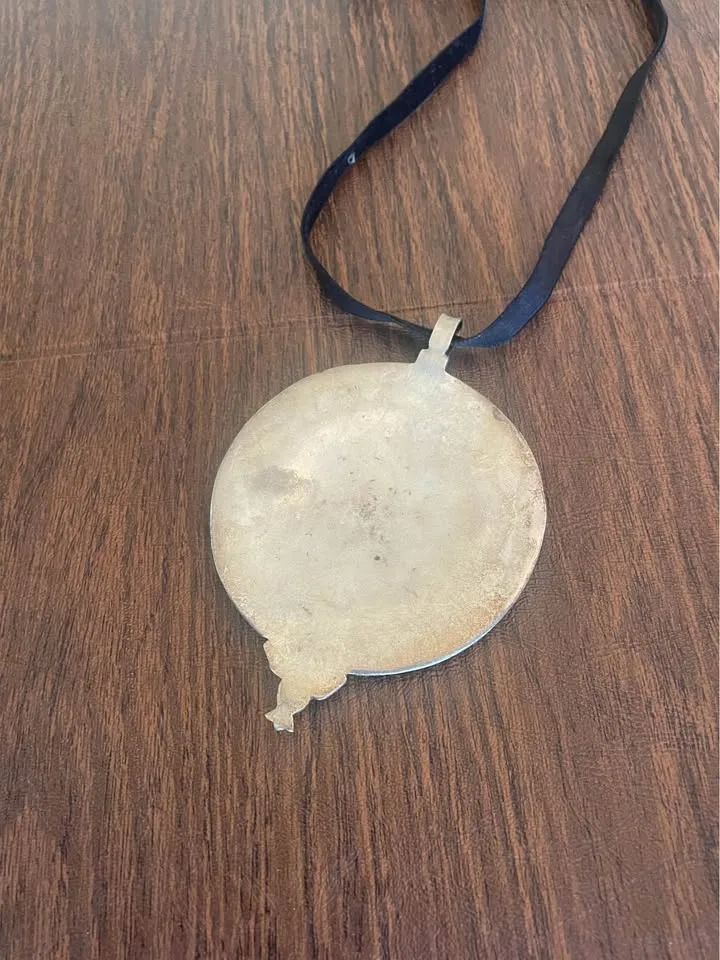 Large sterling silver vintage medal ( medallion) image indicator(2)