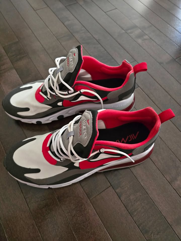 Nike Air Max 270 React Black Iron Grey University Red