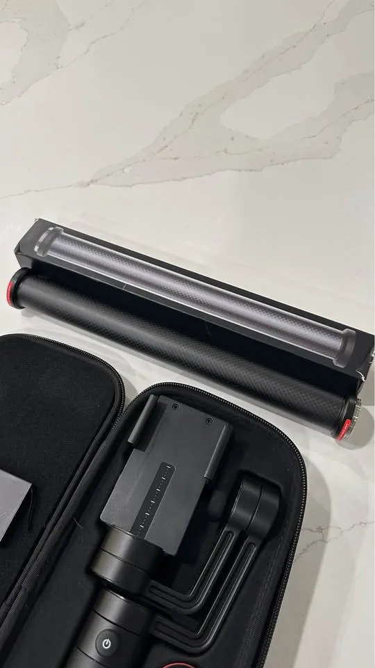 Flowmotion One Smartphone Gimbal + Carbon Pole + Battery image indicator(2)