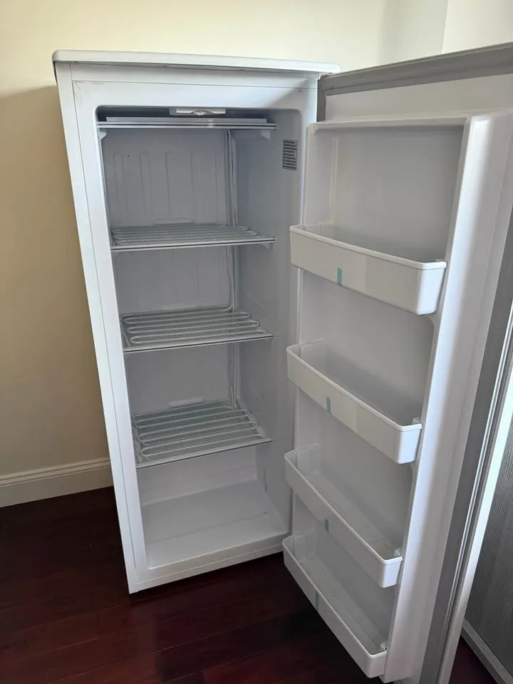 Danby Premiere 8.5 cu. ft. Upright Freezer - White image indicator(2)