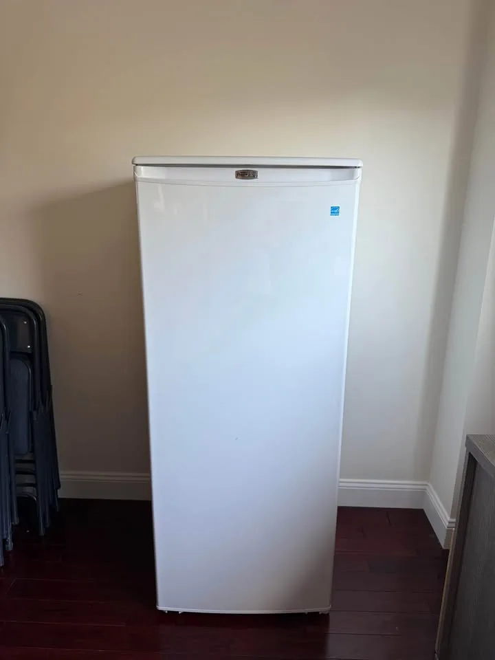 Danby Premiere 8.5 cu. ft. Upright Freezer - White image indicator(3)