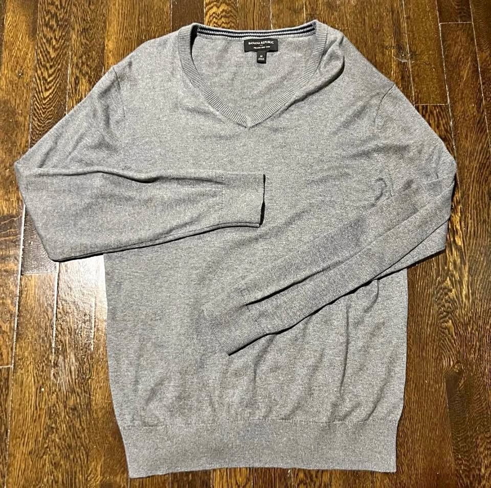 Banana Republic Grey Soft Pullover - Men's Medium