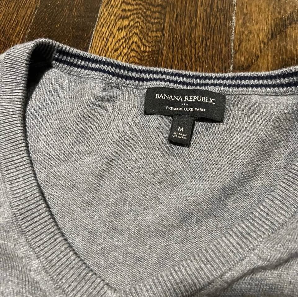 Banana Republic Grey Soft Pullover - Men's Medium - photo 3