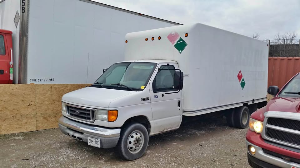 2005 Ford E450 Super Duty Cutaway