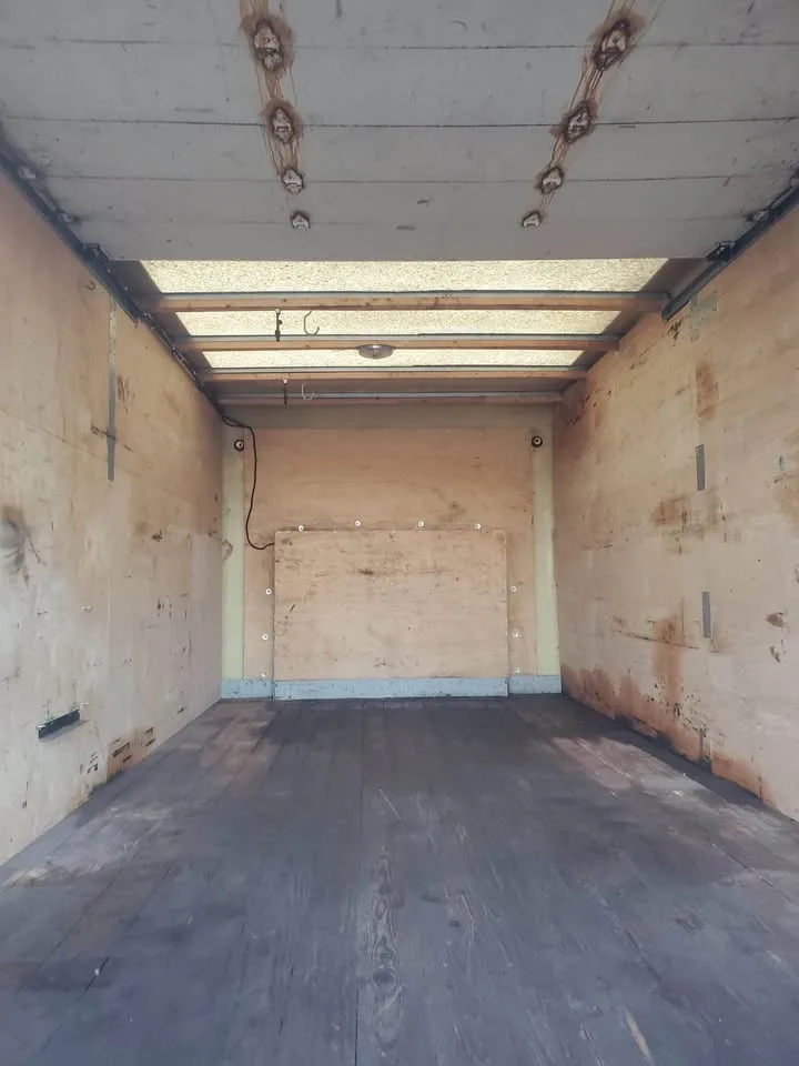 2005 Ford E450 Super Duty Cutaway image indicator(7)