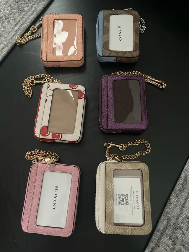 Coach Cardholder image indicator(2)