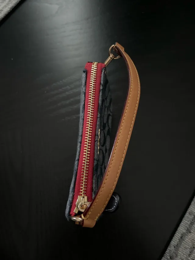 Coach Nolita image indicator(2)