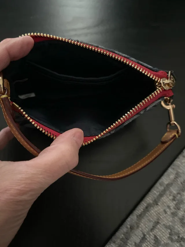 Coach Nolita image indicator(3)