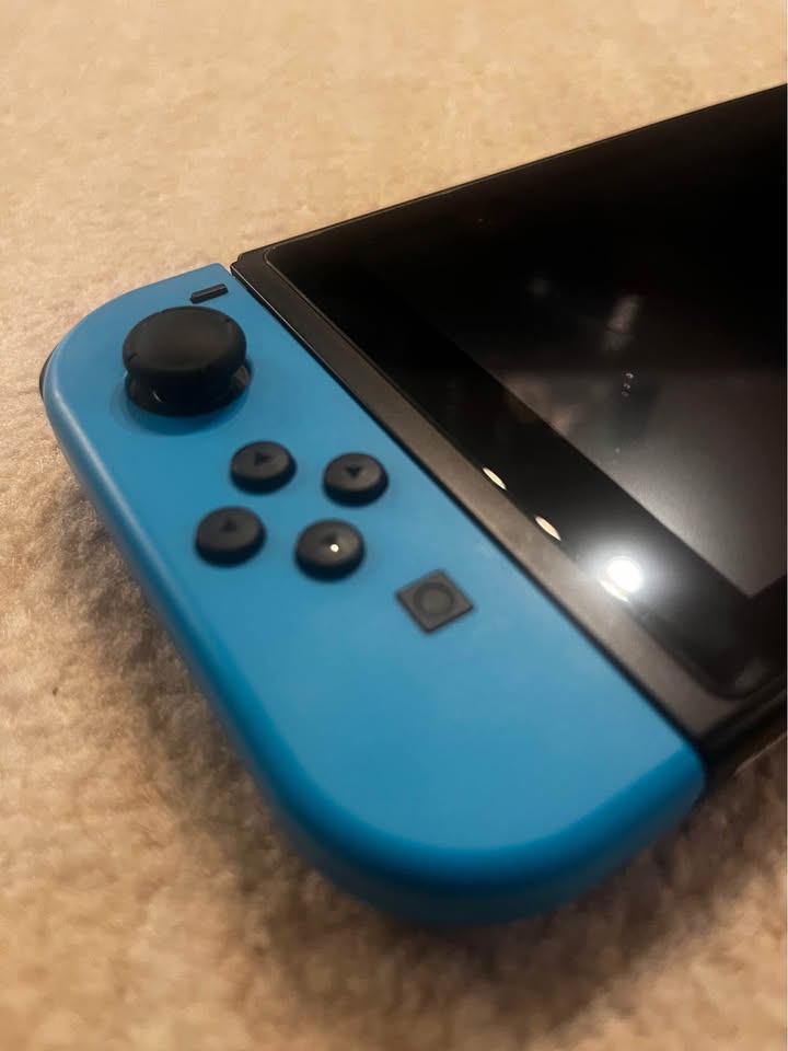 Nintendo Switch - photo 2