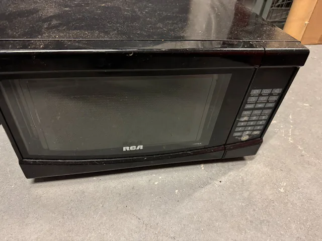RCA Microwave – Compact & Works Great – $20 image indicator(2)