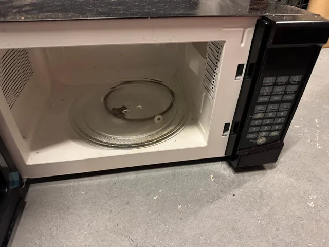 RCA Microwave – Compact & Works Great – $20 image indicator(3)