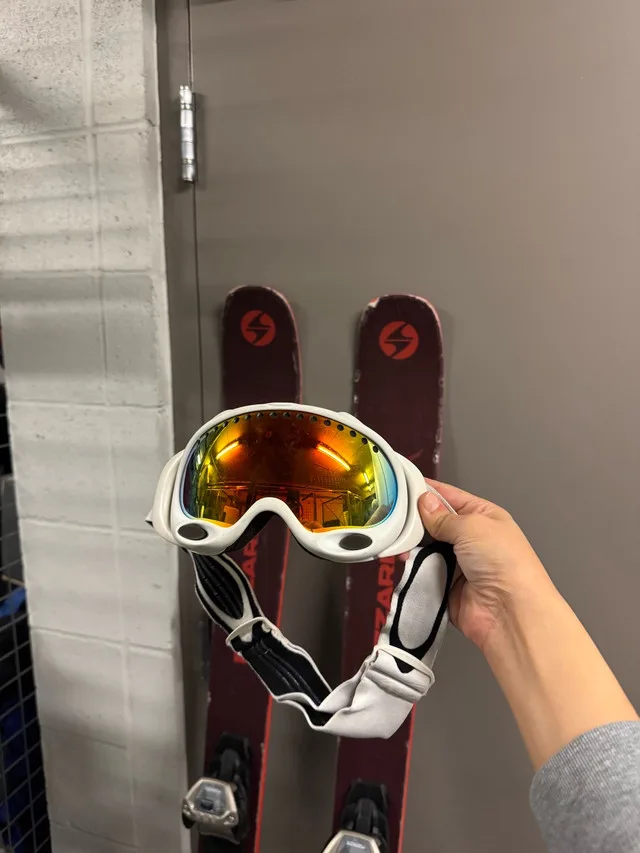 Ski / Snowboard Goggles – $20 (White Rock) image indicator(2)