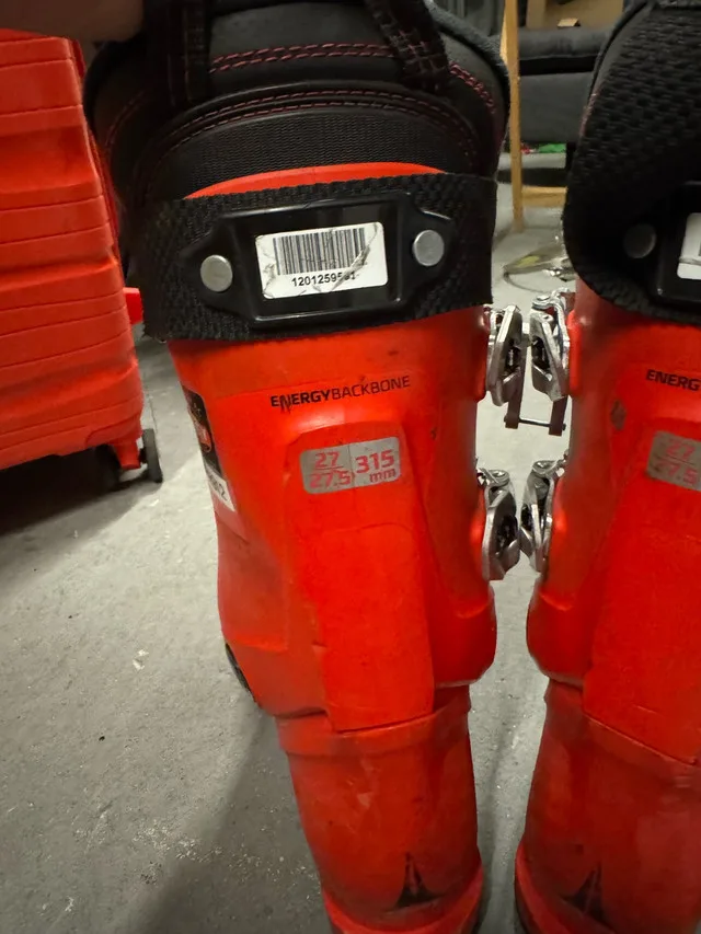 Atomic Hawx Prime R100 Ski Boots – Size 27.5 – $100 image indicator(4)