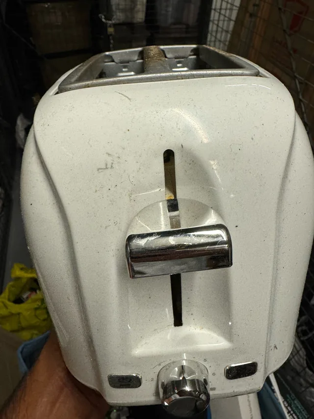 Sunbeam 2-Slice Toaster – Works Great – $10 (White Rock) image indicator(2)