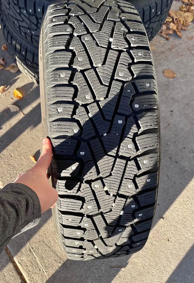Pirelli 215/65R16 Winter Tires on Rims - Set of 4
