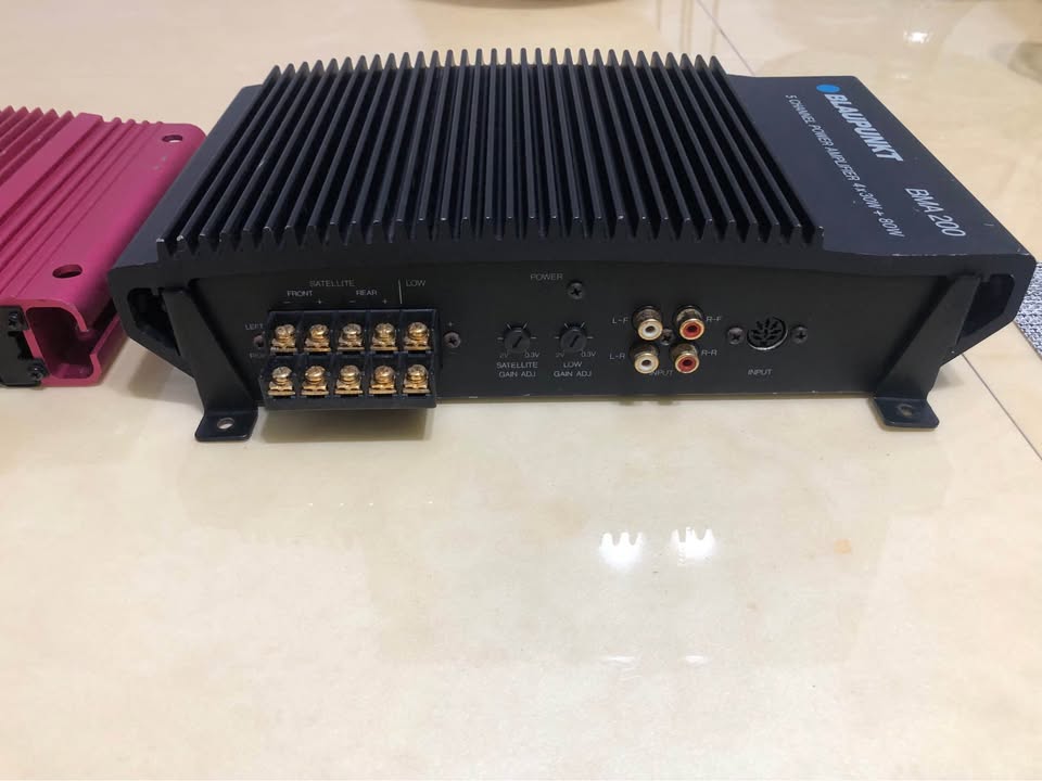 BLAUPUNKT 5 Channel Car Amp & Phase Linear 2 Channel - photo 2